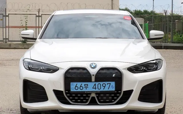인천중고차구매요령 i4 eDrive 40 매물 사진 4 - 2022/05 127,934km